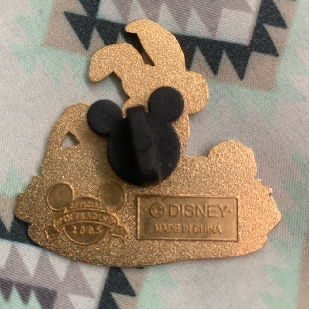 Mickey Mouse 2005 Easter Pin - image 2